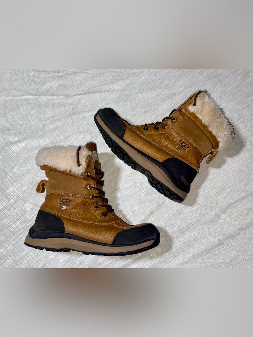 UGG Adirondack Women’s Sz 8 39 Brown & Black Waterproof Leather Shearling Boots